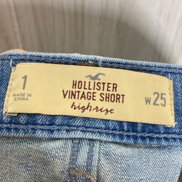 Hollister | Distressed High Rise Vintage Jean Shorts Size 1 / 25 - Picture 4 of 4